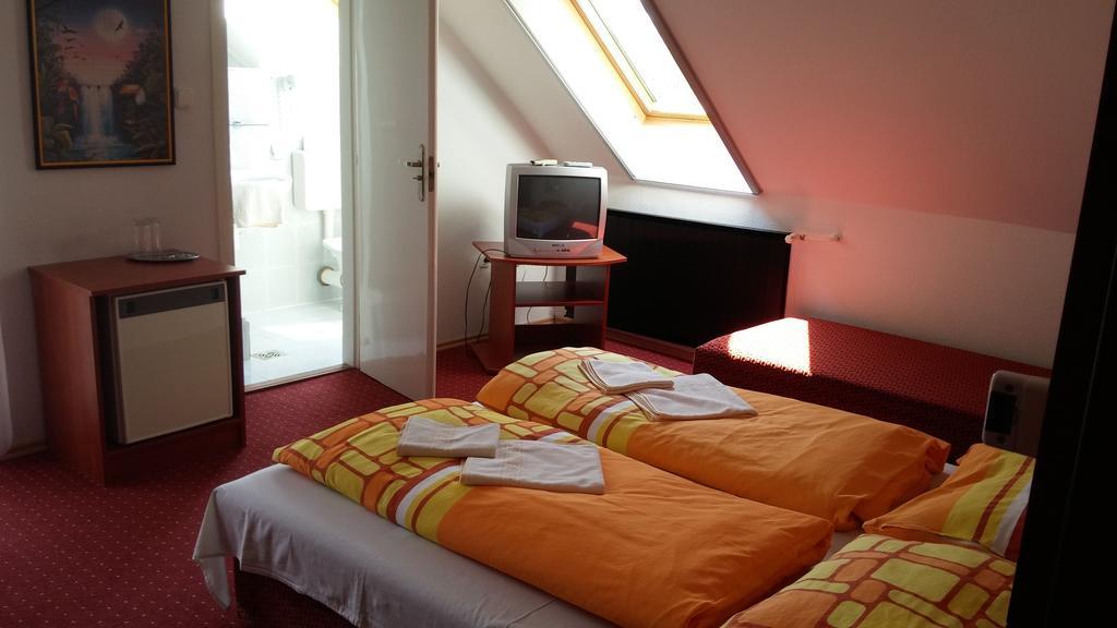 Polgármester Étterem és Panzió Fertőszéplak Chambre photo